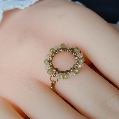 Bague ajustable "Ronde de Gemmes" Péridot et Cristal de roche Gemmissime | Bagues ajustables fait-main en pierres naturelles | Ronde de gemmes Péridot et Cristal de roche