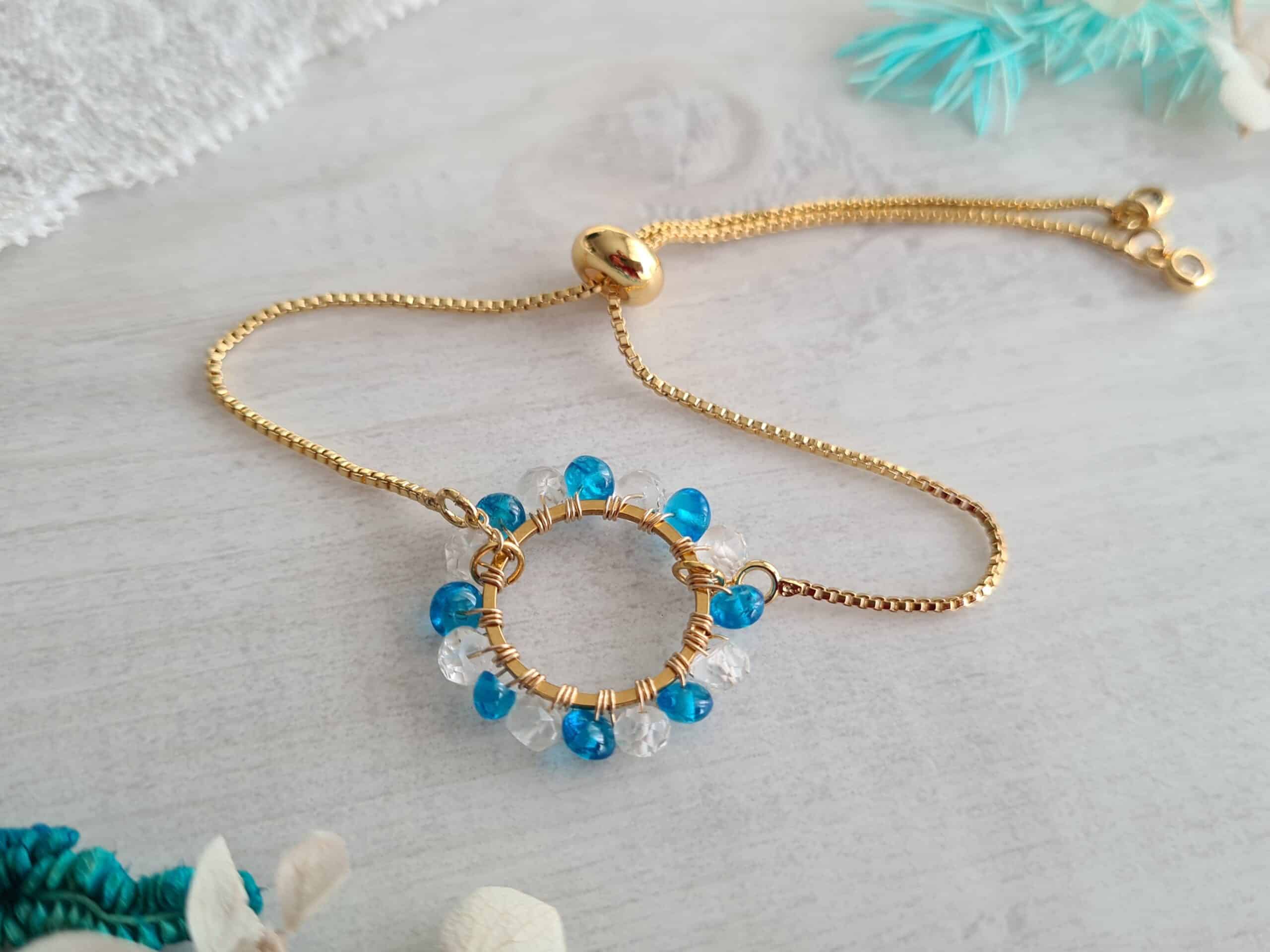Bracelet ajustable rond Apatite Bleue Topaze acier inoxydable doré (11) Gemmissime | Bracelets ajustables fait-main en pierres naturelles | Ronde de gemmes Apatite bleu et Topaze blanche