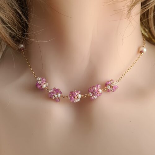 Gemmissime | Collier fait-main en pierres naturelles | Fleurs de gemmes Saphir rose