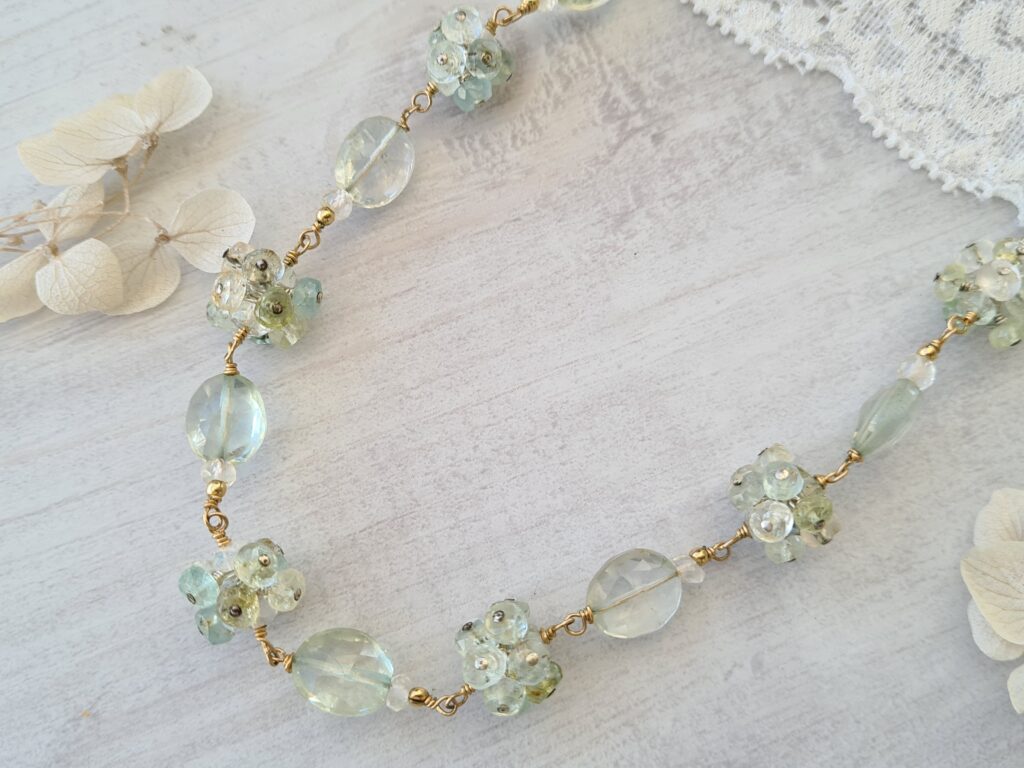 Gemmissime | Collier Fleur fait main en pierres naturelles | Fleurs de gemmes Aigue-marine Prasiolite