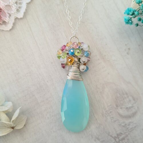 Gemmissime | Collier fait-main avec pendentif en pierres naturelles | Calcédoine bleue