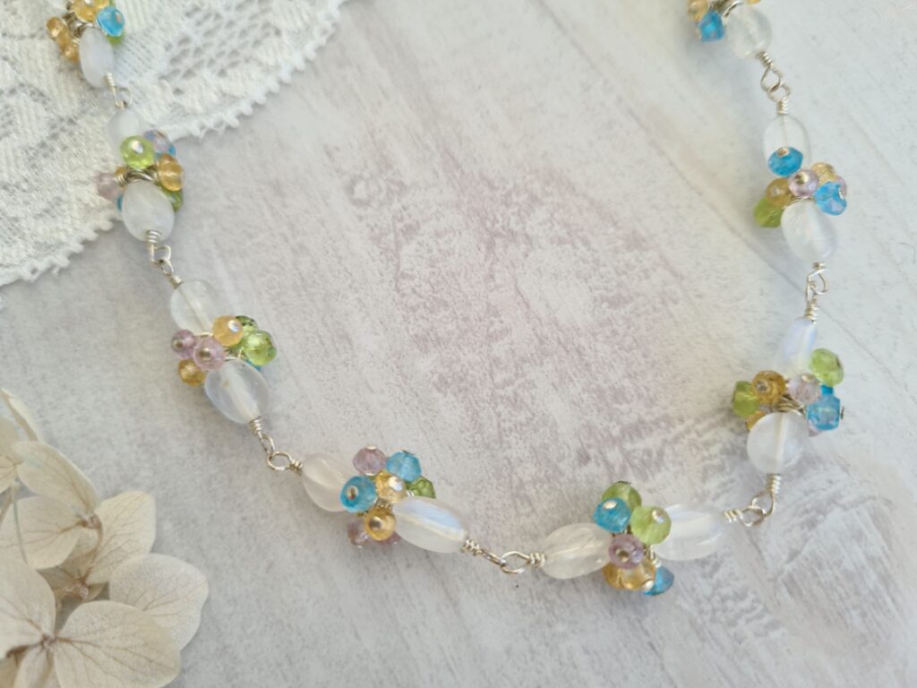 Gemmissime | Collier fait-main en pierres naturelles | Fleurs de gemmes et Pierre de Lune