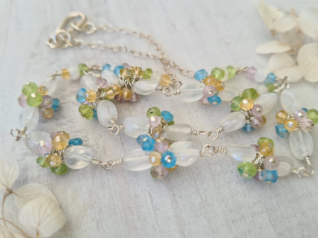 Gemmissime | Collier fait-main en pierres naturelles | Fleurs de gemmes et Pierre de Lune