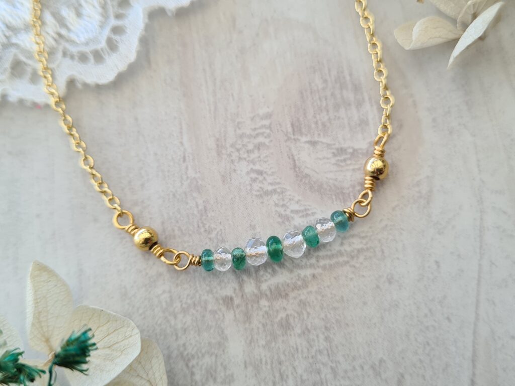 Gemmissime | Ras de cou fait main en pierres naturelles | Collier Emeraude Topaze blanche