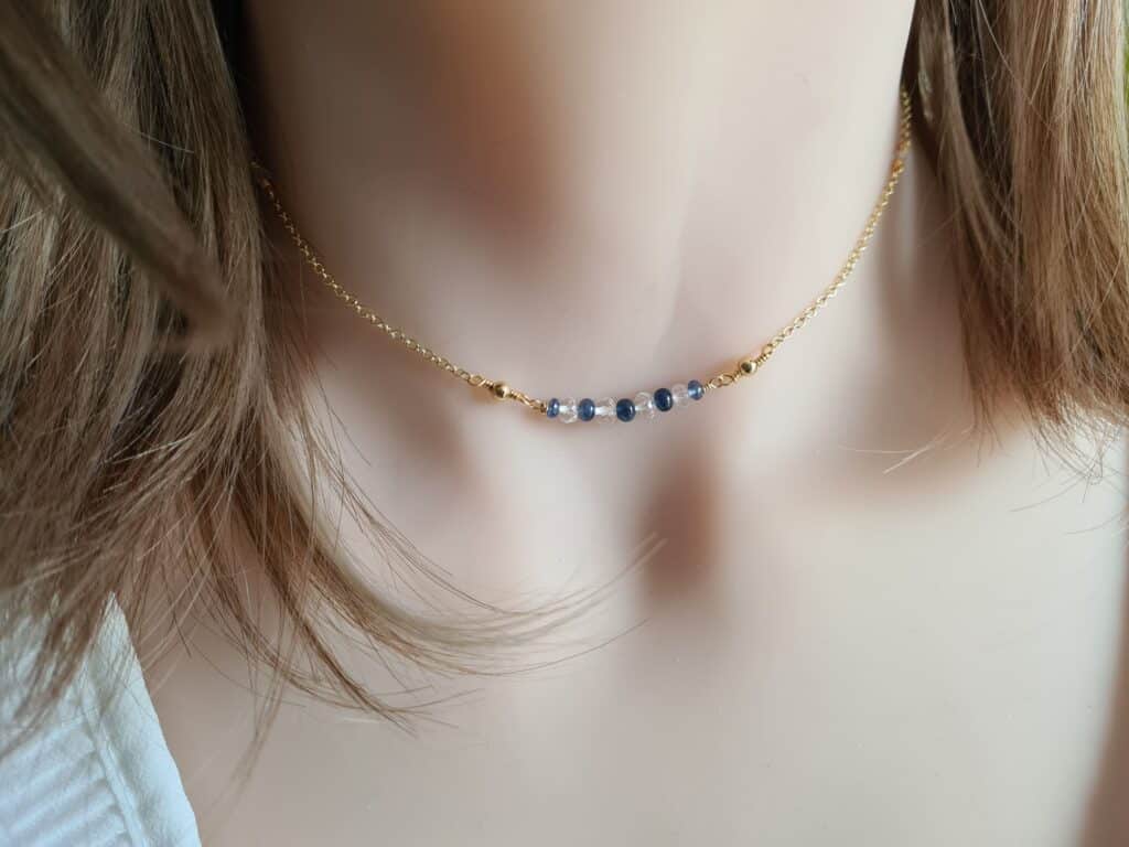 Gemmissime | Ras de cou fait main en pierres naturelles | Collier Saphir Topaze blanche