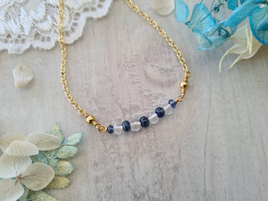 Gemmissime | Ras de cou fait-main en pierres naturelles | Saphir Topaze blanche