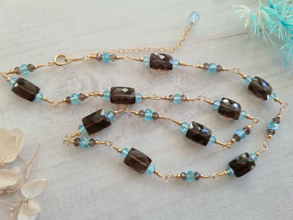 Gemmissime | Collier fait-main en pierres naturelles | Quartz fumé et Apatite bleue