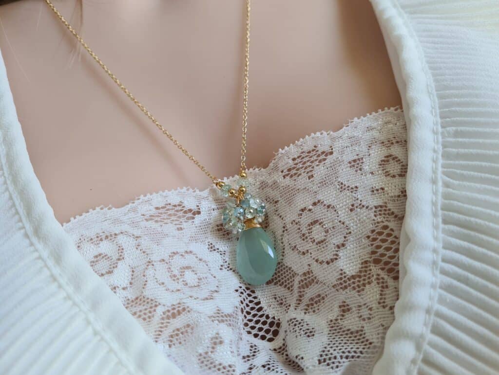Gemmissime | Collier fait-main avec pendentif en pierres naturelles | Aigue-marine et béryls multicolores