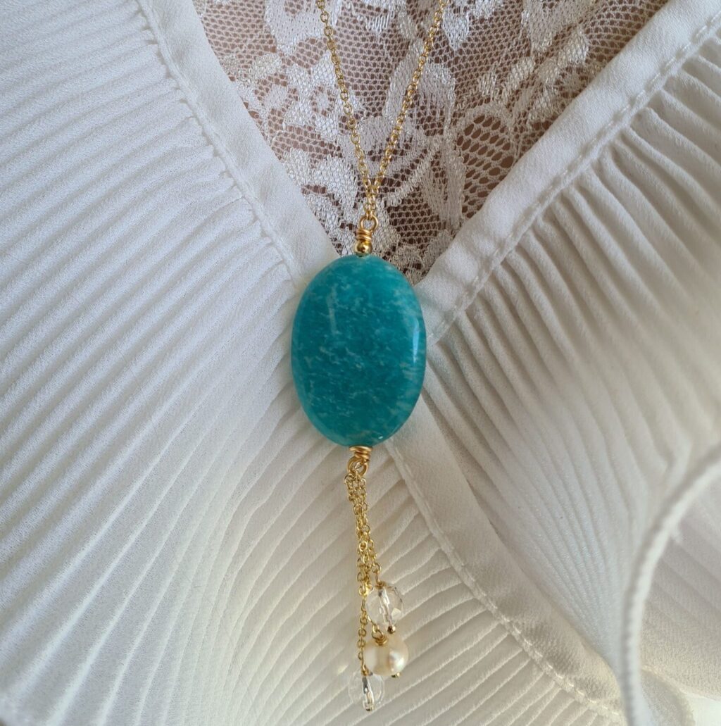 Gemmissime | Collier long fait main avec pendentif en pierres naturelles | Pendentif Amazonite et Cristal de roche