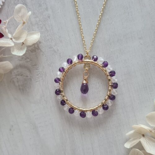 Gemmissime | Collier fait-main avec pendentif rond en pierres naturelles | Améthyste Cristal de roche
