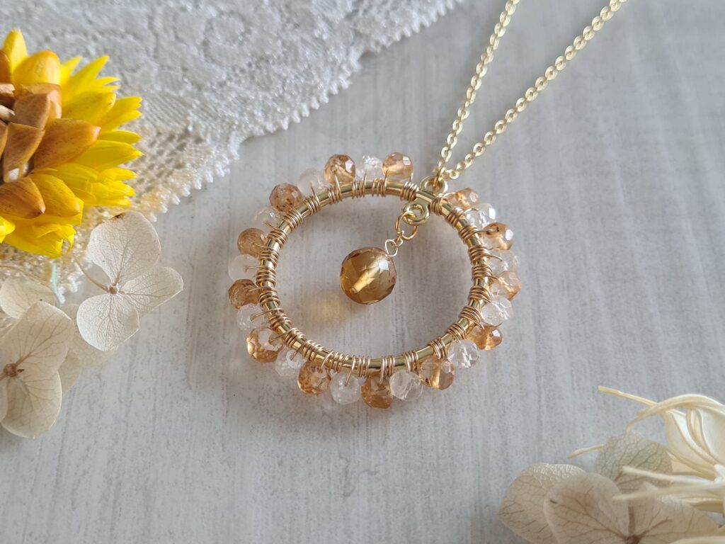 Gemmissime | Collier fait-main avec pendentif rond en pierres naturelles | Pendentif Citrine Cristal de roche