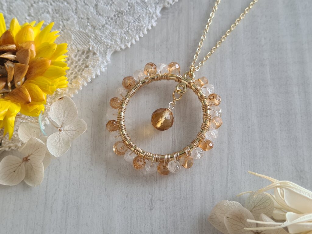 Gemmissime | Collier fait-main avec pendentif rond en pierres naturelles | Citrine Cristal de roche