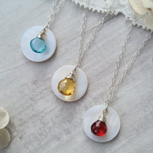 Gemmissime | Collier fait-main avec pendentif en pierres naturelles | Ras de cou Coquille grenat apatite et citrine