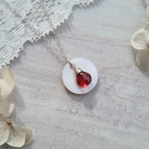 Gemmissime | Collier fait-main avec pendentif en pierres naturelles | Ras de cou Coquille Grenat