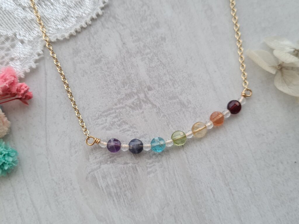 Gemmissime | Collier ras de cou fait-main avec pendentif en pierres naturelles | 7 chakras