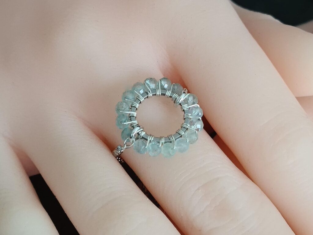 Gemmissime | Bague acier inoxydable Apatite ajustable fait main en pierres naturelles | Ronde de Gemmes | Bleu pastel