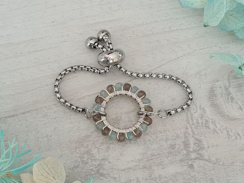 Gemmissime | Bague Acier Inoxydable Apatite Quartz Fumé ajustable fait main en pierres naturelles | Ronde de Gemmes | Brun Bleu pastel