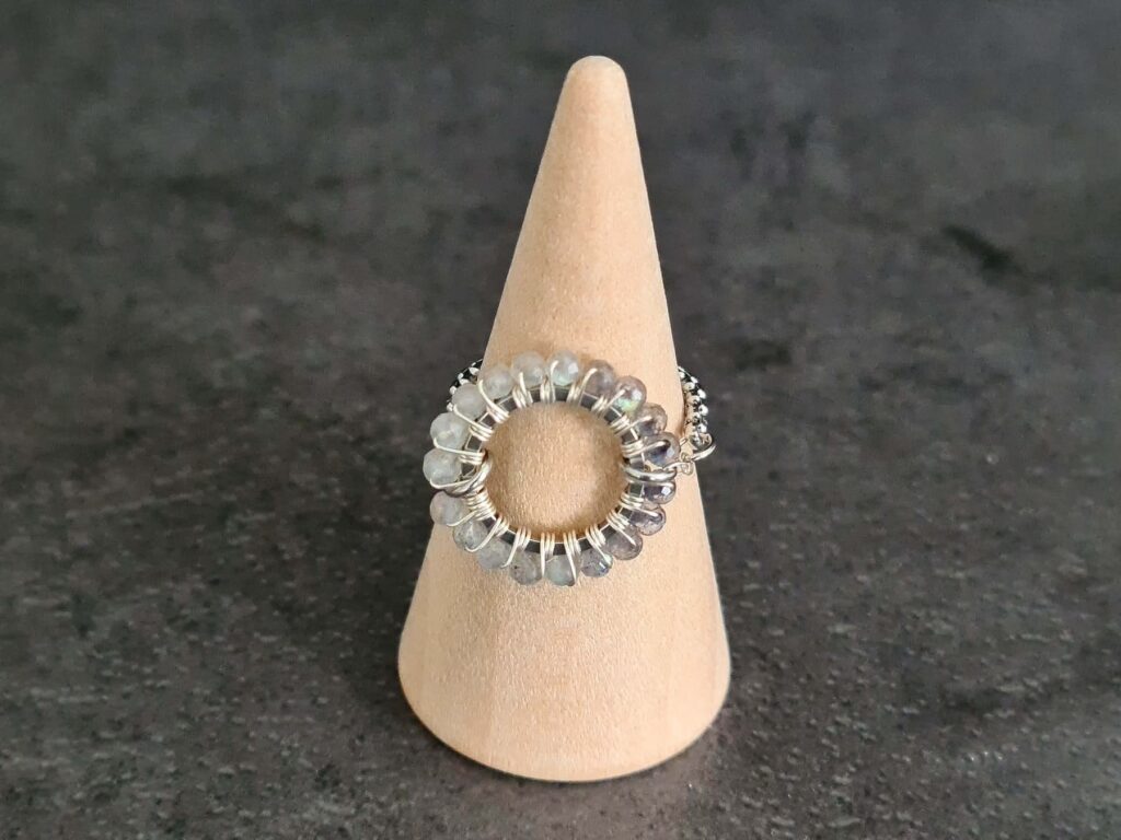 Gemmissime | Bague Labradorite ajustable fait main en pierres naturelles | Ronde de Gemmes | Gris pastel