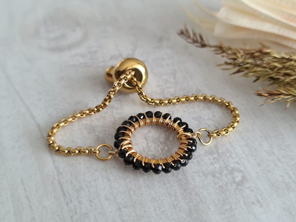 Gemmissime | Bague Noir et Or ajustable fait main en pierres naturelles | Ronde de Gemmes | Tourmaline Spinelle Noir