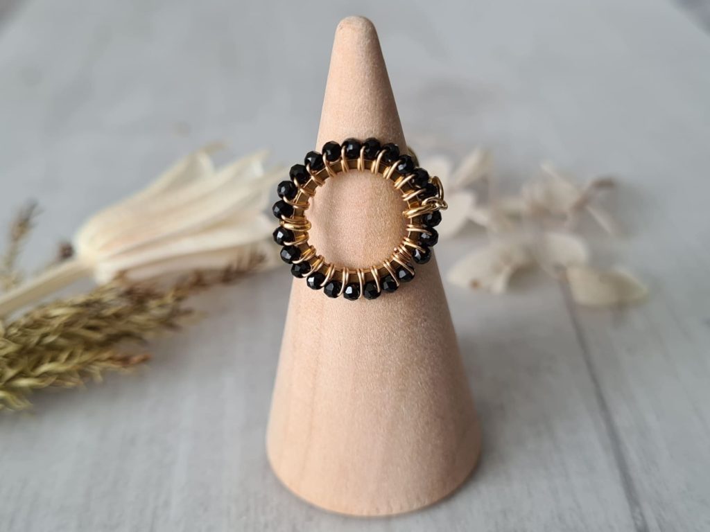 Gemmissime | Bague Noir et Or ajustable fait main en pierres naturelles | Ronde de Gemmes | Tourmaline Spinelle Noir