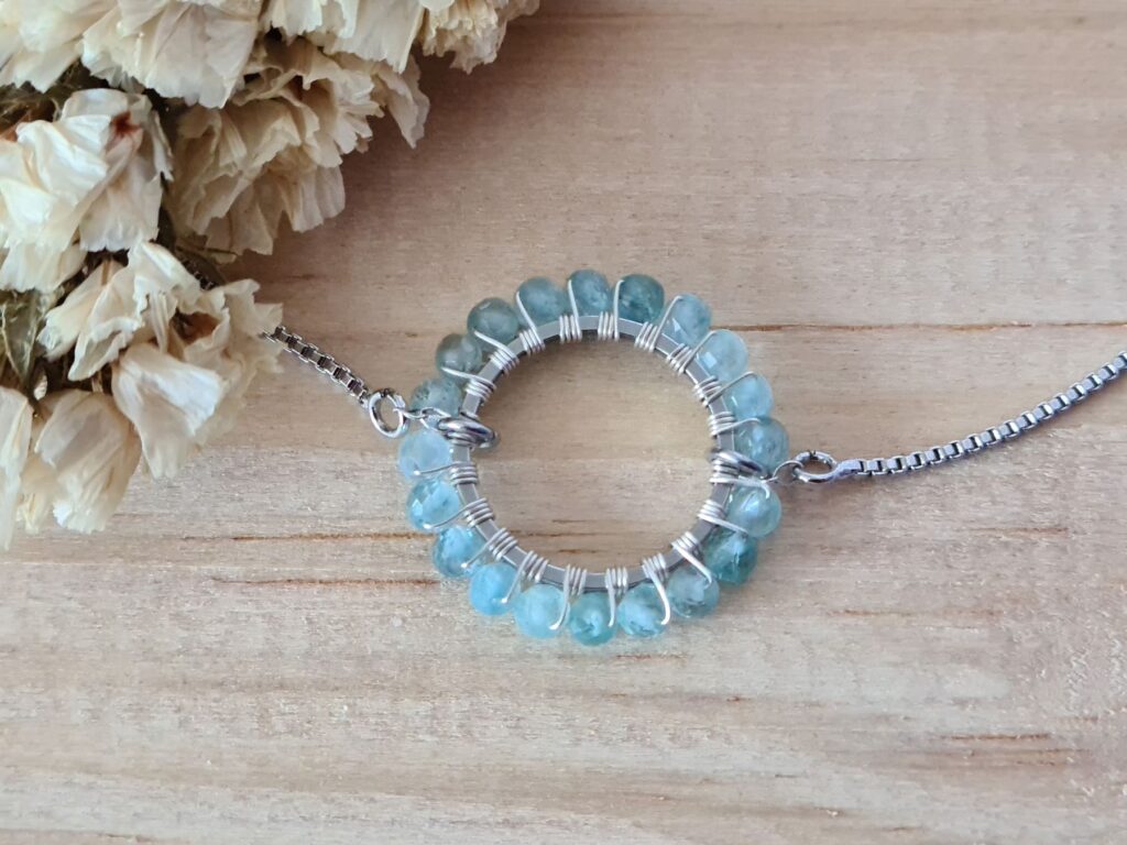Gemmissime | Bracelet Apatite ajustable fait main en pierres naturelles | Ronde de Gemmes | Apatite Bleu pastel