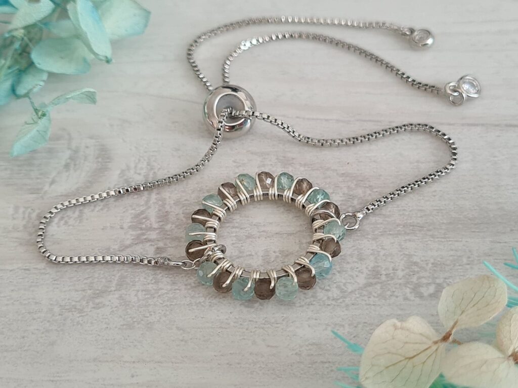 Gemmissime | Bracelet Apatite Quartz Fumé ajustable fait main en pierres naturelles | Ronde de Gemmes | Brun Bleu pastel
