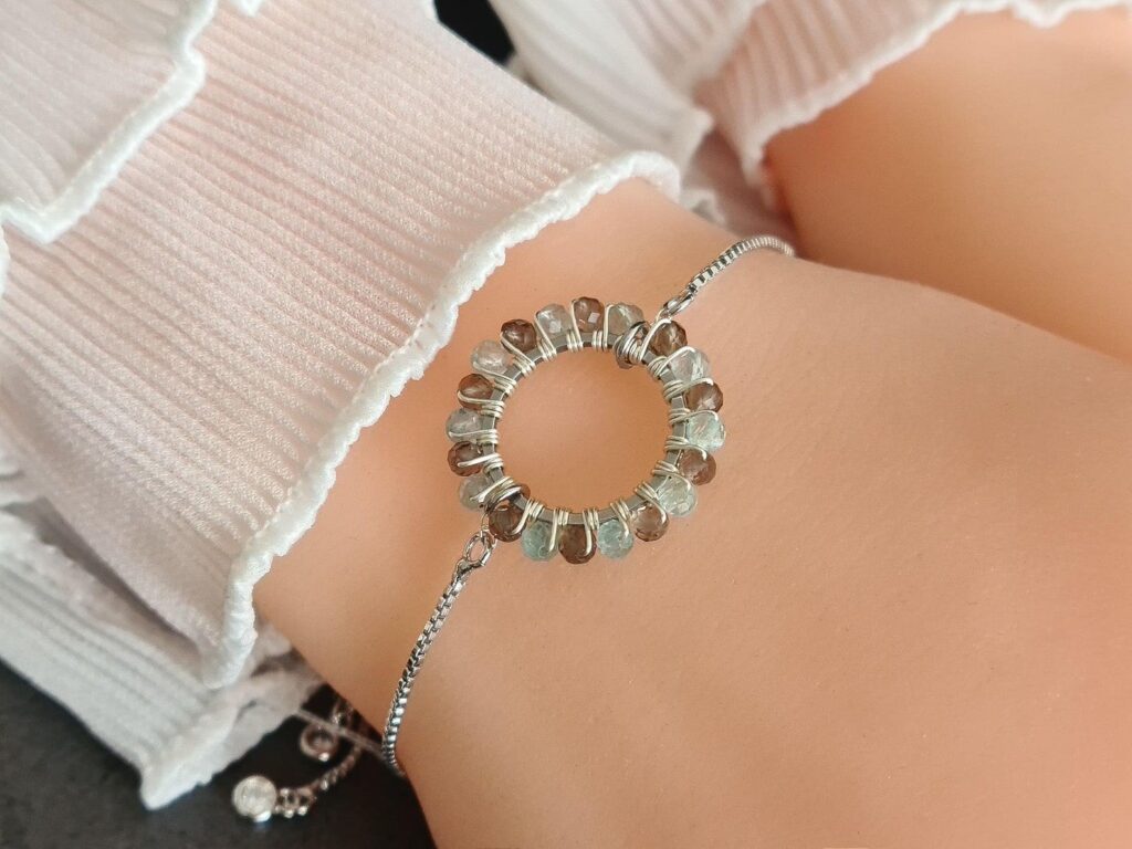 Gemmissime | Bracelet Apatite Quartz Fumé ajustable fait main en pierres naturelles | Ronde de Gemmes | Brun Bleu pastel