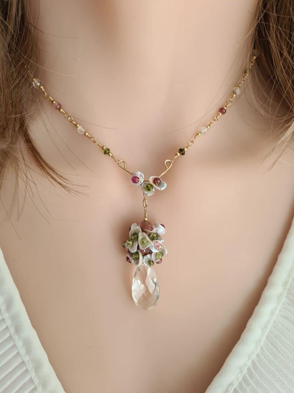 Gemmissime | Collier fait-main avec pendentif en pierres naturelles | Cristal de roche, perles et tourmalines